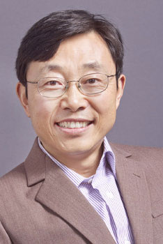 Sheng Luan headshot