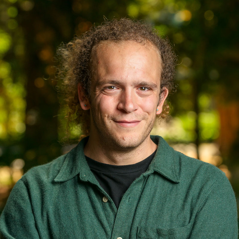 Headshot of Lucas Vargas-Zeppetello