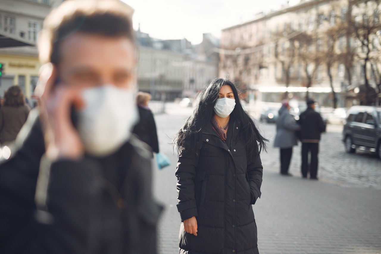 Woman in a face mask.